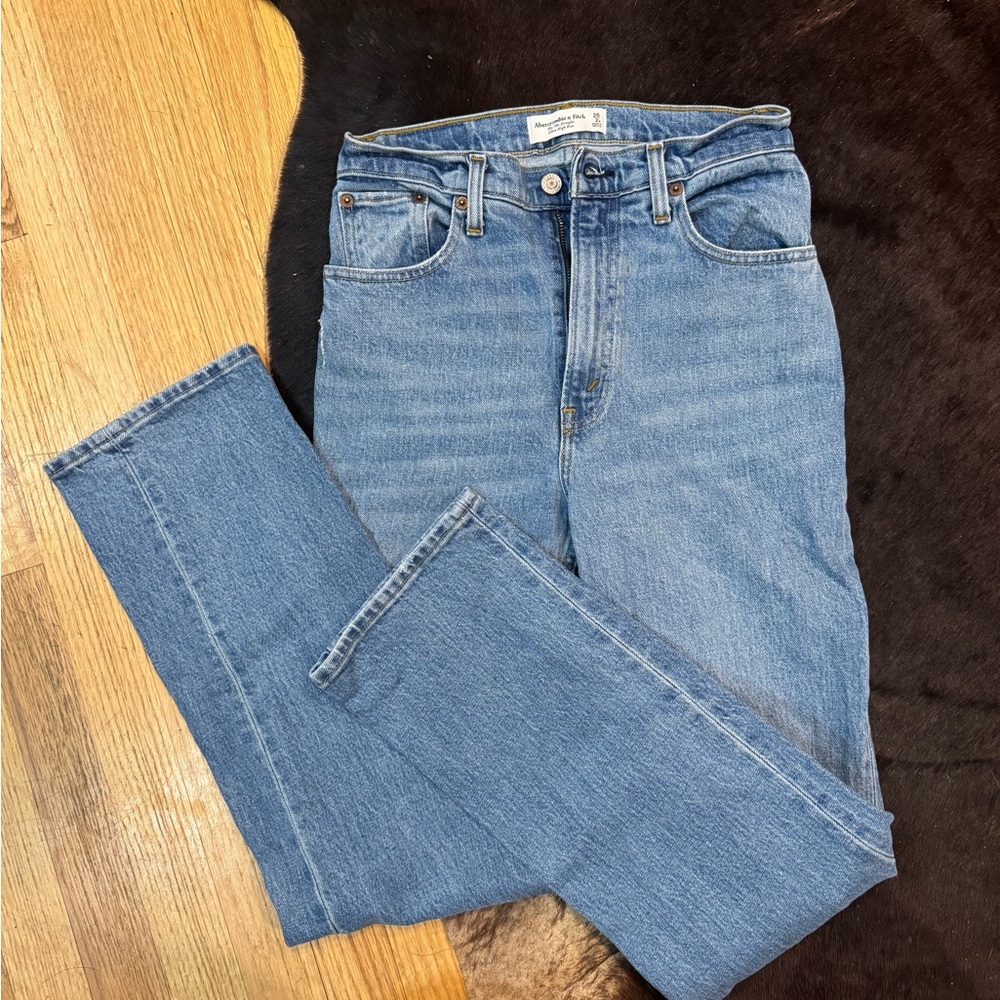 Abercrombie 90s Straight Ultra High Rise